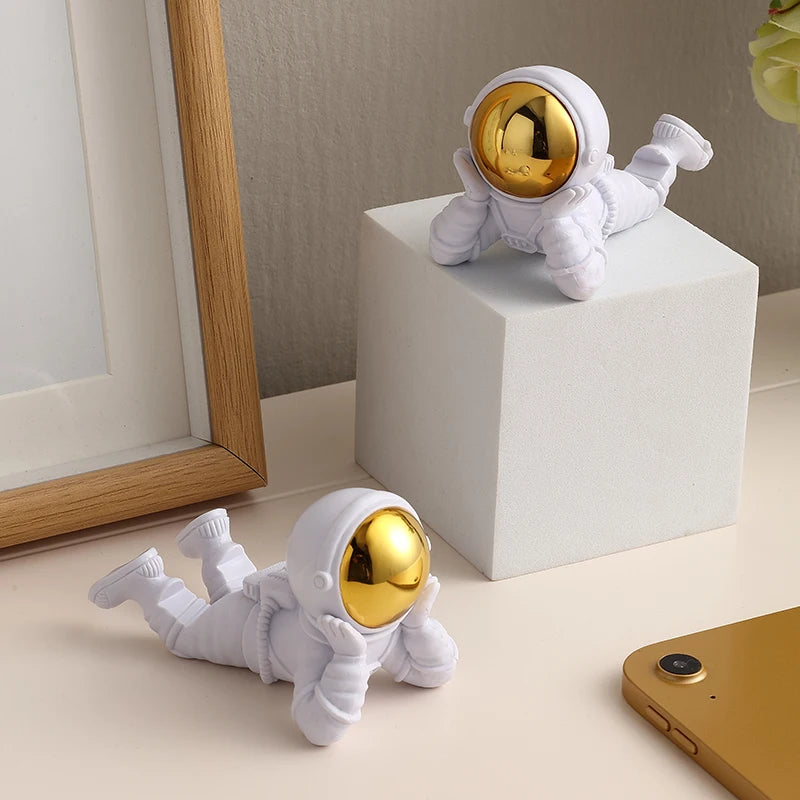 Astronaut Phone Holder & Desktop Decor – Modern Space Stand