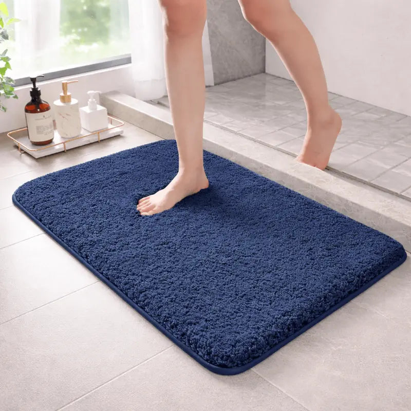 Soft absorbent non-slip bathroom mat for shower and bathroom décor